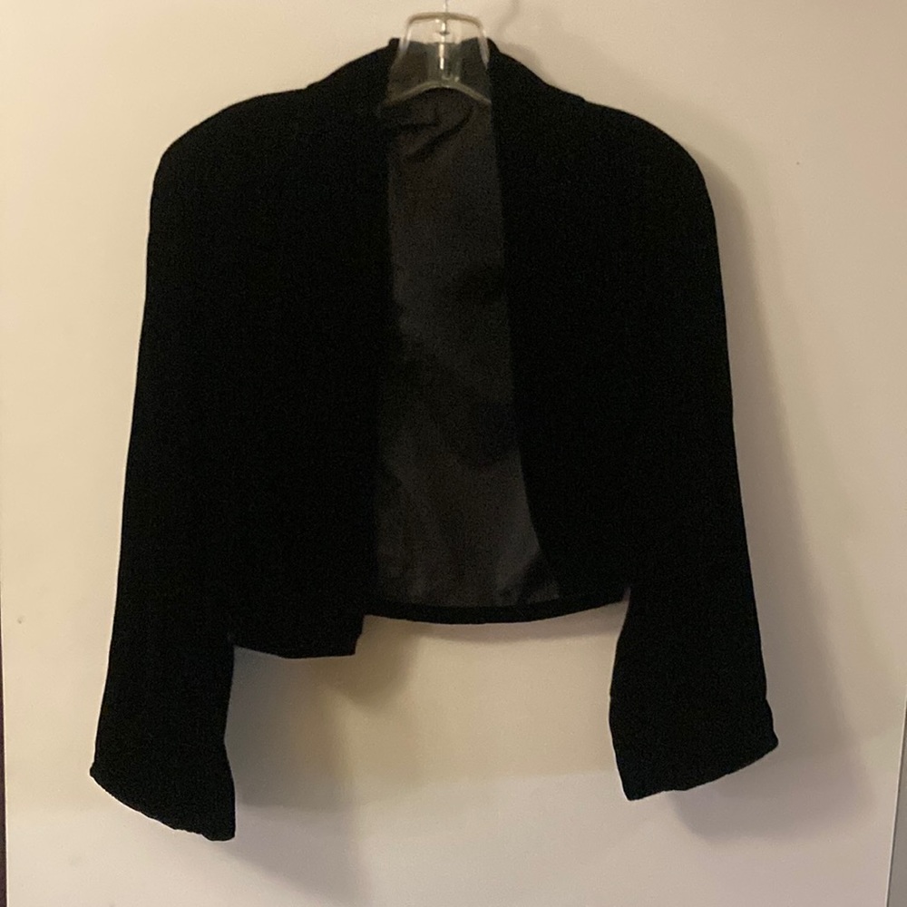 Vintage Black Velvet Dressy Crop Jacket Shoulder Wrap 3/4 Sleeve & Wide Cuffs Lg